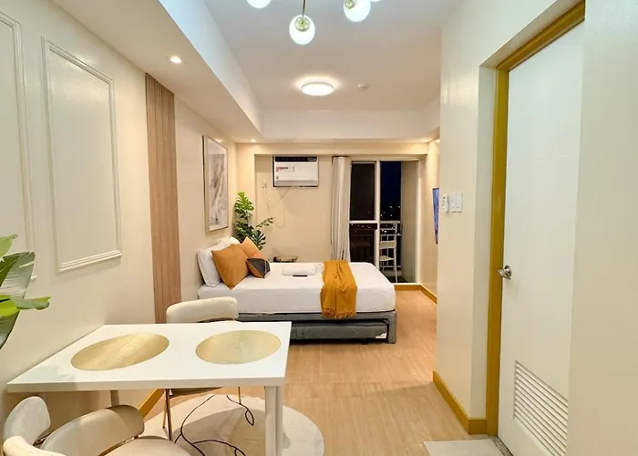 Unit With Balcony At The Celandine Qc Apartment
