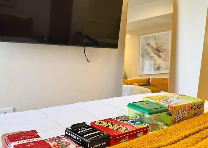 Unit With Balcony At The Celandine Qc Apartment *