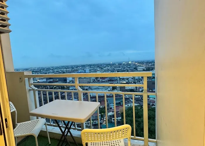 Unit With Balcony At The Celandine Qc